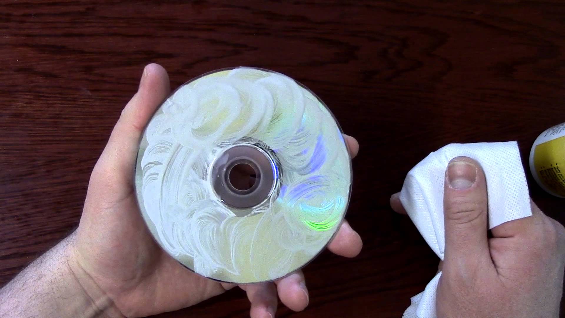 CD DVD Blu Ray or HD-DVD Disc Cleaner Scratch Repair Machine